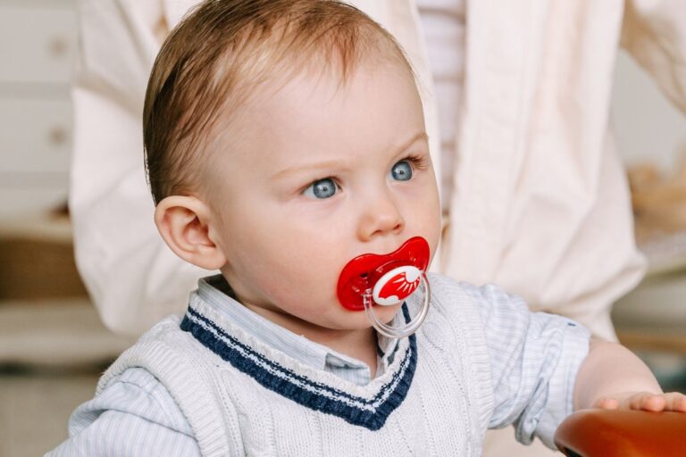 Pacifiers and Thumb Sucking: When Is It a Problem for Your Child’s Teeth?